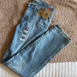 NWT Levi's 314 Shaping Straight Women’s Jeans Size 29